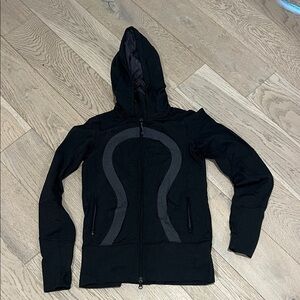 Lululemon basically vintage Women's Black and Gray Hooded Jacket